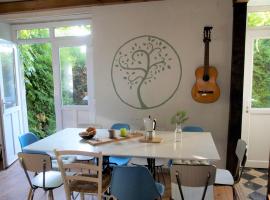 'Maison des artistes' for up to 20 in Nature Park, cabaña o casa de campo en Plancher-Bas
