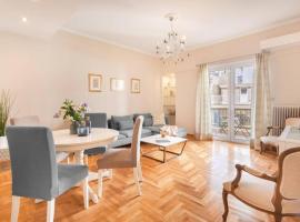 Stylish King size bed apt steps from Acropolis by GHH