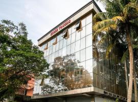 ESGEE TOWER , ERNAKULAM SOUTH, hotel v destinaci Ernakulam