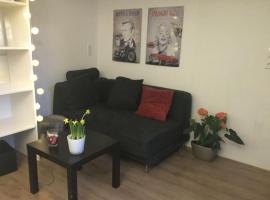 Studio, 21 minutes by bus to downtown Amsterdam, apartamento em Purmerend