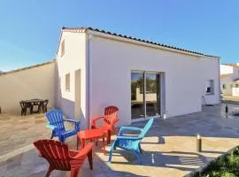 Nice Home In La Tranche Sur Mer With Kitchenette