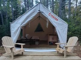 Tentrr Signature Site - Spellbound Farm's Midcoast Haven, hotel a Union