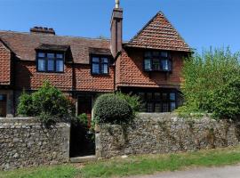 2 Old Home Farm, hotel with parking in Lyme Regis