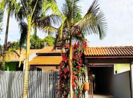 Linda casa c/Piscina, Ar e conforto próximo do Mar, отель в городе Итапоа