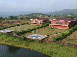 StayVista's Shivom Villa 6 - A Serene Escape with Views of the Valley and Lake, hotel di Lonavala