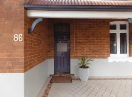 Classic comfort, walk to the CBD
