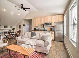 Bright Crozet Apartment with Mountain Views!, holiday rental in Crozet