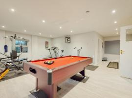 Jaw-Dropping Beach House In Anglesey, semesterhus i Benllech