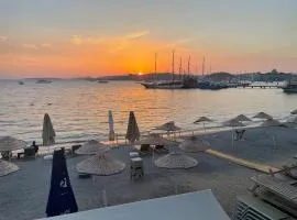 Queen Victoria Suit Apart OTEL