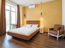 Central Apartments Palats Sportu Area, budget hotel in Kyiv