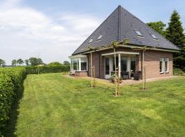 Holiday home with wide views and garden, vil·la a Balkbrug