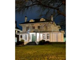 Grand Old White Capitol Executive Suite, casa o chalet en Charleston