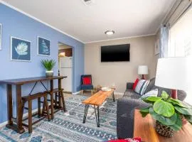 HEIRS LIVING : VOGUE - By Downtown . WFH . King Bed . Free Parking . Pet Friendly