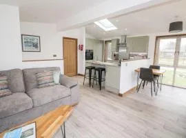 2 Meadow Retreat
