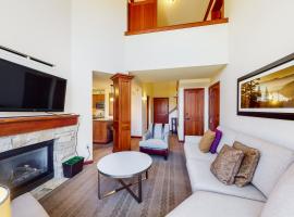 Resort at Squaw Creek 808, hotel in Olympic Valley