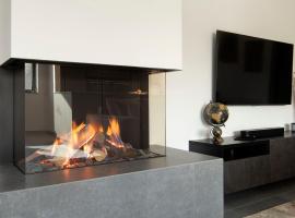 Luxus Penthouse mit Kamin und Sonnenterasse, hotel en Bedburg Hau