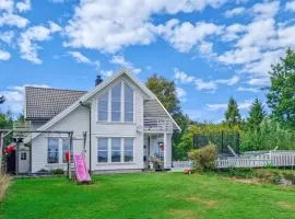 4 Bedroom Nice Home In Farsund