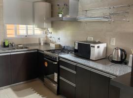 Apart Duclout Monte Grande a 15 minutos del Aeropuerto Ezeiza Zona Residencial, hotel v destinaci Monte Grande