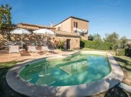 Stunning Home In Montalcino With 3 Bedrooms, Wifi And Outdoor Swimming Pool