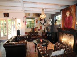 Atelier house with hot tub, hotel com spa em Sleen