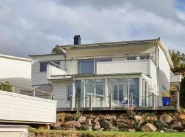 Nice Home In Uddevalla With Wifi And 3 Bedrooms, beach rental in Uddevalla