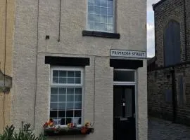 ChurchEndCottage-2BR-Sleeps4-PetsOK-Parking
