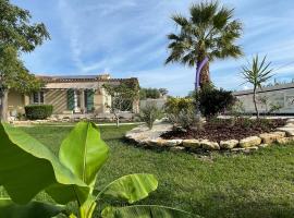 Le Palmier de Mira - entre Uzège et Cévennes, hotel with pools in Saint-Chaptes