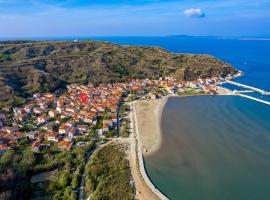 Amazing Home In Susak With 2 Bedrooms And Wifi, hotel u Susku