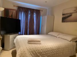 Double Bedroom with PT/B, hotel near Gloucestershire Airport - GLO, 