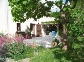 Grande maison atypique, hotel di Le Burgaud