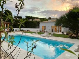 Magnifique villa à Javea avec piscine privée - parking- 5 mn de la plage, отель в Балкон-дель-Мар