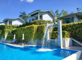 Khaolak Blue Sky Villa โรงแรมในเขาหลัก