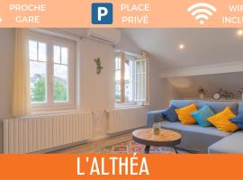 ZenBNB - L'althéa / Calme / Atypique / T2 Élégant: Ville-la-Grand şehrinde bir otoparklı otel