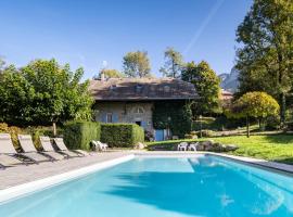 Le Moulin de Dingy - House with 6 bedrooms & swimmingpool 20 mn from Annecy, maison de vacances à Dingy-Saint-Clair