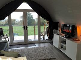 The Pod - Luxury Glamping Holiday Lodge, glamping site in Arley