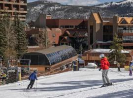 Slope Side Ski In Ski Out at Beaver Run Resort – hotel w mieście Breckenridge