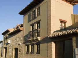 Posada Los Condestables Hotel & Spa, guest house in Villalpando