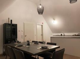OASIS: Close to Munich - 4 Bedrooms - Kitchen, hôtel avec parking à Dachau