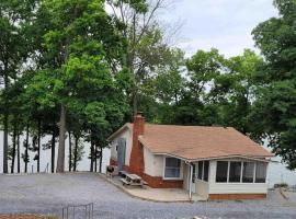Hickory Hill Resort Kentucky Lake, hotel with parking in Benton