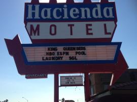 Hacienda Motel – hotel w pobliżu miejsca Sanguinetti Memorial Park w mieście Yuma
