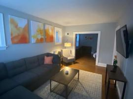 6600A Arsenal First Floor One Bedroom One Bath in South City, hotel with parking in Ellendale