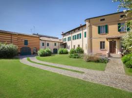 Villa Oleandra with Pool up to 12 People, hotel v destinaci Volta Mantovana