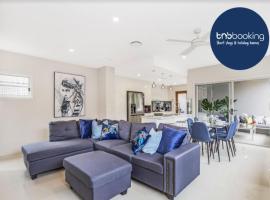 Park Avenue Luxe Townhouse Brand New Sleeps 9, hotel near The Wesley Hospital, Brisbane