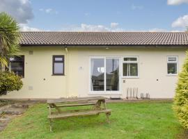 Barn Owls Holiday Bungalow, hotel in Salcombe Regis