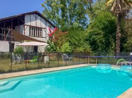 Stunning Home In Sault-de-navailles With Outdoor Swimming Pool, Wifi And Private Swimming Pool, maison de vacances à Sault-de-Navailles