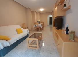 Nice apartment on the beach and city centre, hotel en Torrevieja