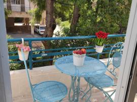 Lovely studio with balcony, viešbutis mieste Rechovotas