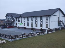Caf&eacute; Chalet Edelweiss Holiday Home, hotel com piscina em Zbarazh
