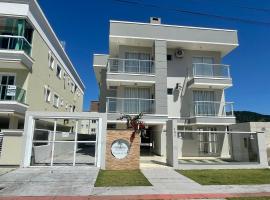 Apartamento na Praia de Palmas, hotel in Governador Celso Ramos