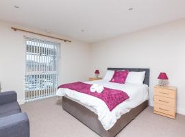 Marina View Apartment, hotel i Swansea